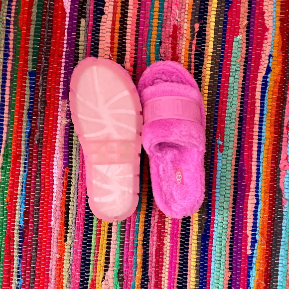 UGG Platform Fuzzy Slides - Picture 2 of 5